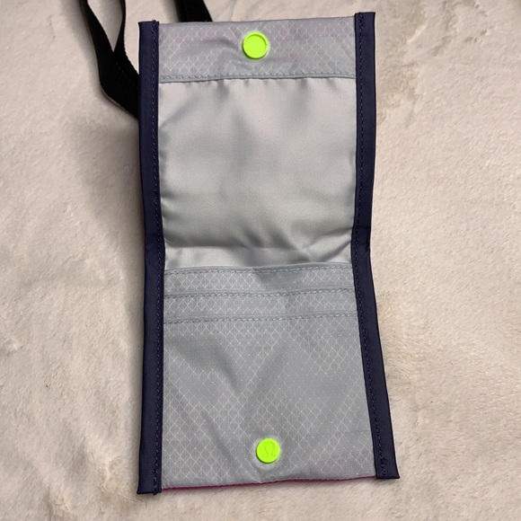 Lululemon Ever Ready Crossbody Wallet NWT - Picture 4 of 12